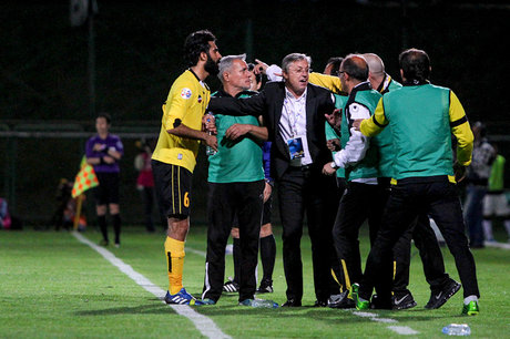 کرانچار: افشای قراردادها دست‌مان را بست/ به عنوان فولاد حمله‌ می‌کنیم